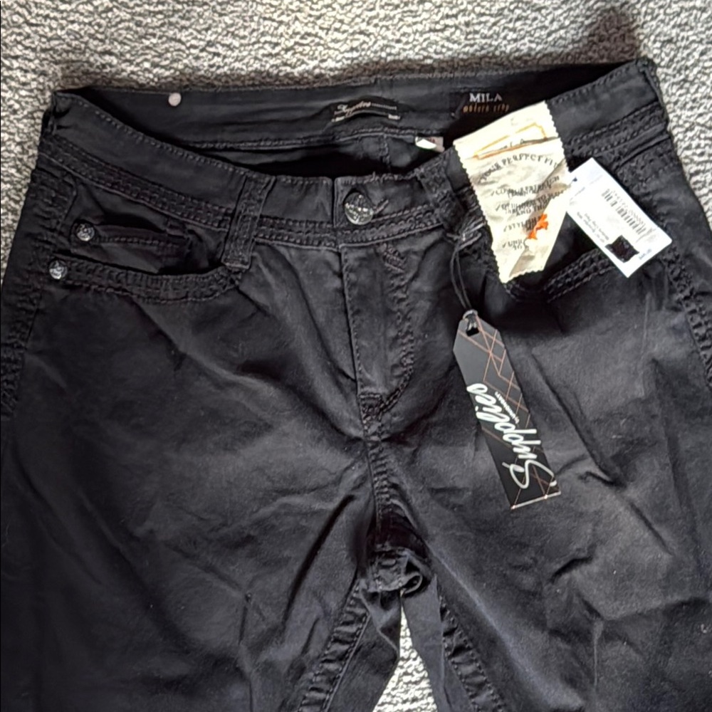 Union Bay Supplies Mila Modern Crop Black Pants. Size 10. - Picture 2 of 12